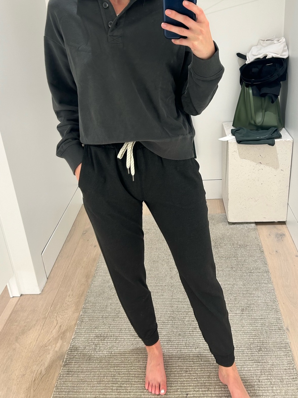 Vuori joggers in black